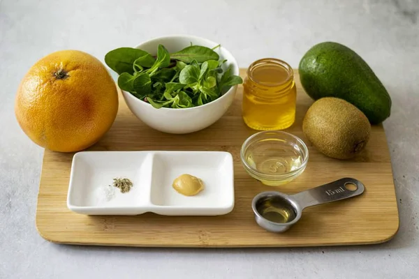 Prepare Todos Los Ingredientes Necesarios Para Hacer Ensalada Frutas Aguacate — Foto de Stock