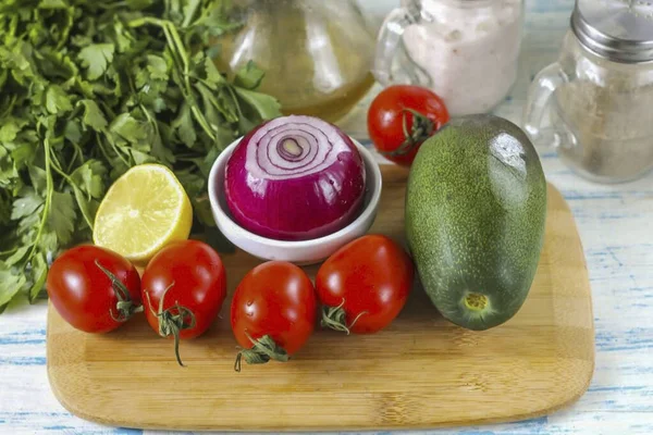 Siapkan Semua Bahan Yang Diperlukan Untuk Membuat Tomato Guacamole Tomat — Stok Foto