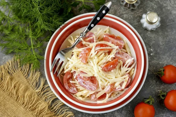 Divida Ensalada Porciones Sirva Ensalada Deliciosa Jugosa Saludable Que Puede —  Fotos de Stock