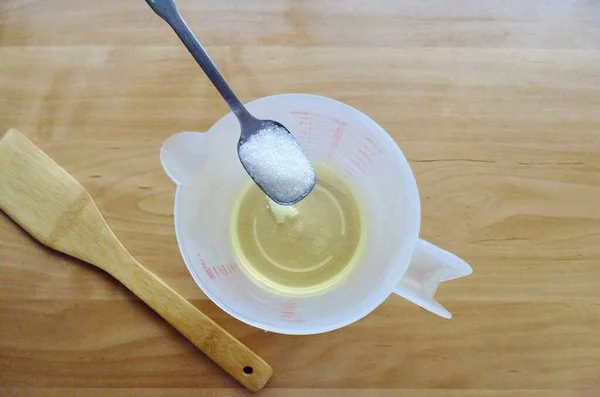 Verter Azúcar Recipiente Con Mantequilla Sal —  Fotos de Stock