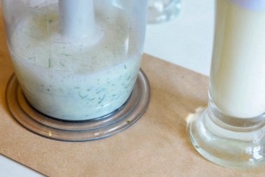 Tüm malzemelerimizi bir karıştırıcıda karıştır..