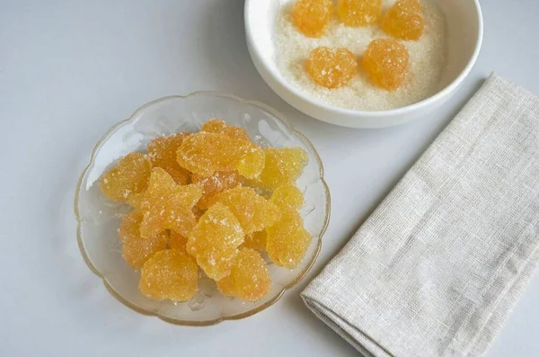 Roll in sugar just before eating, otherwise the sugar will melt over time. Fruit jelly keeps its shape perfectly, you can store it at room temperature.