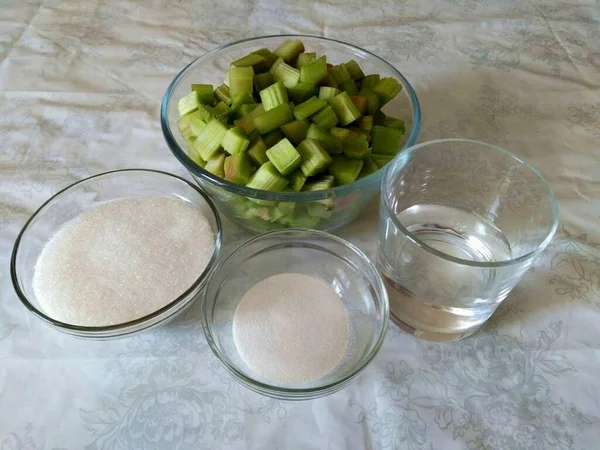 Prepare Ingredientes Indicados Descasque Talos Ruibarbo Com Uma Faca Corte — Fotografia de Stock