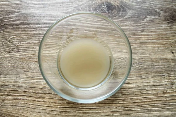 Agar Agar Eine Schüssel Geben Und Mit Kaltem Wasser Aufgießen — Stockfoto