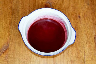 Ateşe dön ve 5 dakika kadar kaynat..