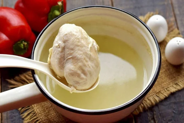 Cozinhe Filé Frango Água Salgada Até Ficar Macio Tempo Cozimento — Fotografia de Stock