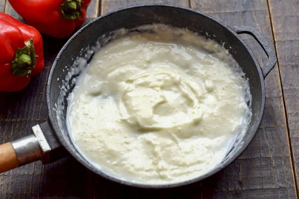 Prepare Sauce Parallel Fry Flour Dry Skillet Creamy Stirring Frequently — Stock Photo, Image