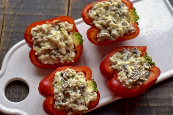 Rellena Las Mitades Pimienta Con Mezcla Más Fuerte Posible — Foto de Stock