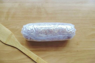 Çantayı sıkıca sar ve bir somun jambon yap..
