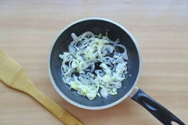 Frite Cebola Uma Panela Até Ficar Transparente — Fotografia de Stock