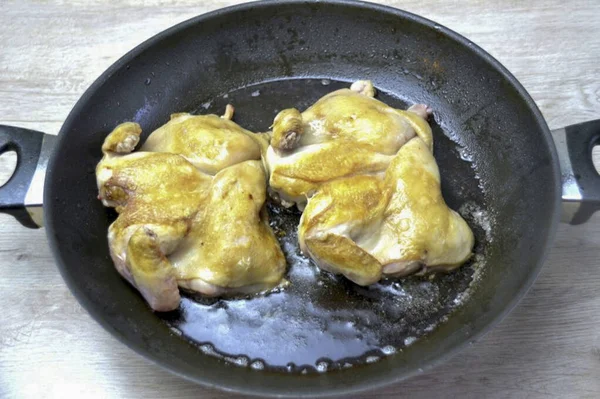 Heat the vegetable oil well in a frying pan, put the carcass skin side down first, fry the chicken on both sides until golden brown.