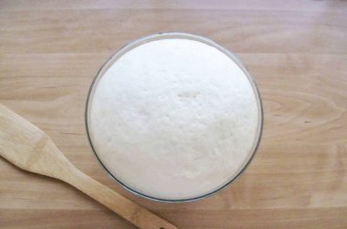 Bir buçuk saat sonra hamurun hacmi artacak..