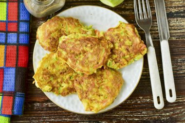 Zucchini pancakes for diabetics are ready! These pancakes will turn out to be not only tasty, but also low-calorie. They can be served both cold and hot. They will go perfectly with sour cream or any other sauces. Bon Appetit!