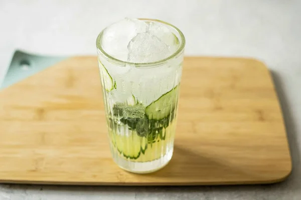 Fill Glass Top Ice Top Cucumber Soda — Foto de Stock