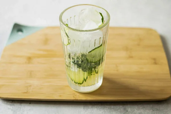 Pour Lemon Juice Add Cucumber Slices — Foto de Stock
