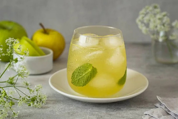 Apple Lemonade Ready Serve Ice Turns Out Sour Refreshing Perfectly — Foto de Stock