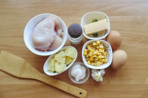 Připravte Všechny Ingredience Potřebné Výrobě Ananas Kuřecí Buržoazní Salát — Stock fotografie