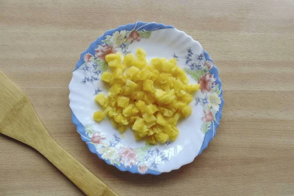 Skär Konserverad Ananas Små Kuber — Stockfoto