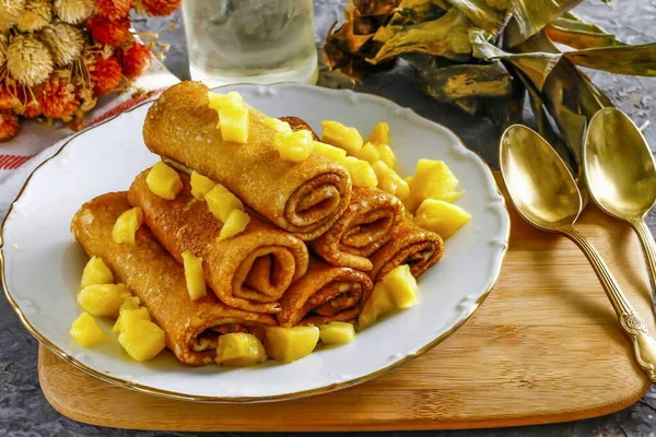 Esta Manera Prepara Resto Los Panqueques Con Piña Entonces Sírvelos — Foto de Stock