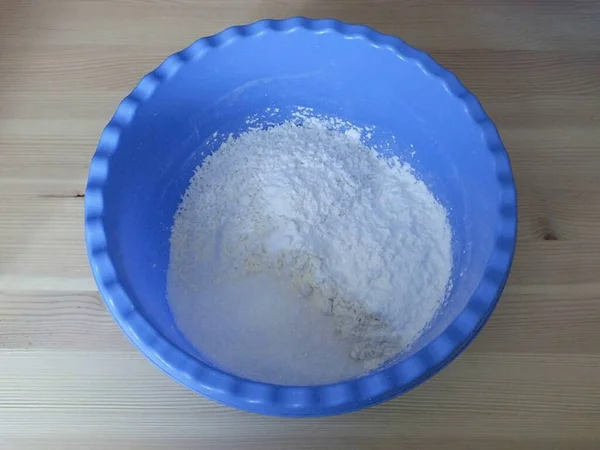 Mix separately: flour, starch, baking powder and baking soda.