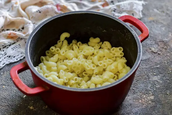 Hierva Agua Una Cacerola Luego Agregue Pasta Cocine Acuerdo Con —  Fotos de Stock