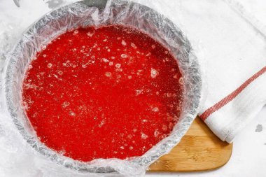 Belirtilen zamandan sonra, çilek konfeti tamamen hazır olacak.!