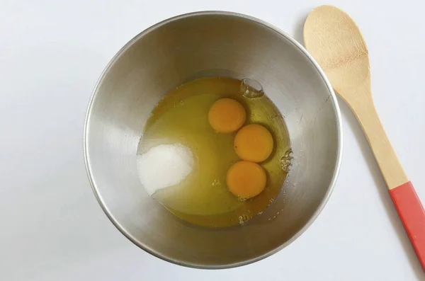 Breek Drie Eieren Mengkom Voeg Suiker Toe Klop Minuten Maximale — Stockfoto