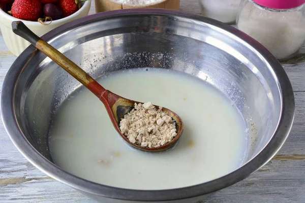 Crumble the yeast into warm milk.