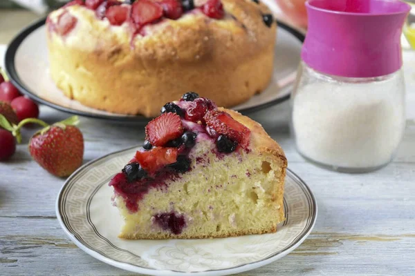 Serve the cooled pie to the table. It is very easy to make a pie with berries in milk by kneading the yeast dough. With berries, the pie turns out to be appetizing and delicious! Enjoy your tea!