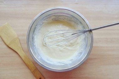 Mangırı tekrar kaseye karıştır..