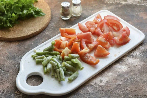 Pepper Remove Seeds Partitions Cut Small Strips Cut Tomatoes Small — Stock Photo, Image