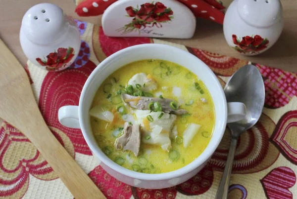 Pomeranian fish soup is ready. The Pomorskaya fish soup got its name in honor of the people - the Pomors, who lived in those ancient times on the shores of the White and Barents Seas. Serve at lunchtime.