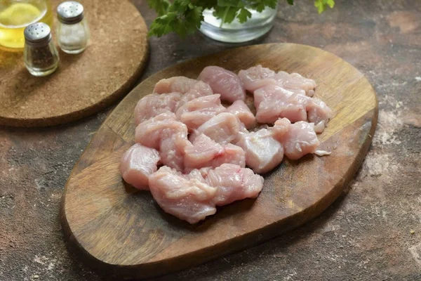 Cortar Filete Pavo Trozos Pequeños — Foto de Stock