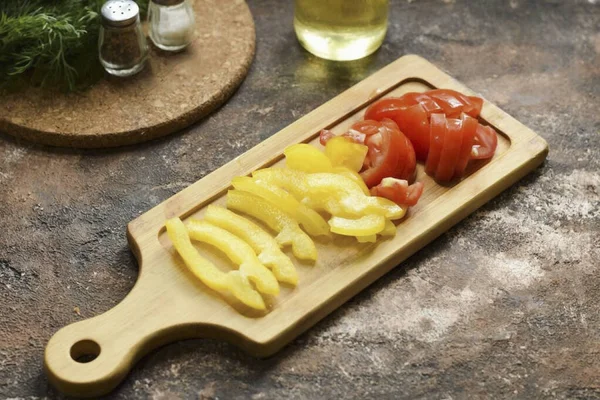 Pelar Los Pimientos Cortar Tiras Cortar Tomate Azar —  Fotos de Stock