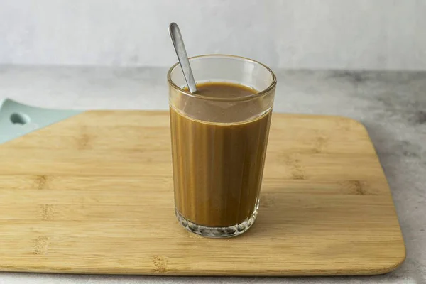 Kondensmilch Mit Kaffee Verrühren — Stockfoto