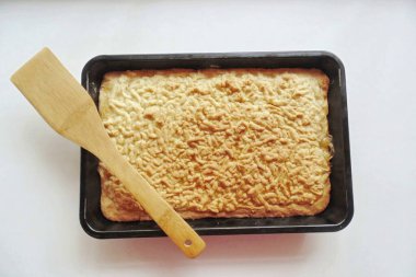 Turtayı önceden ısıtılmış bir fırında 30-35 dakika boyunca 175-180 derecede pişir. Pişirme süresi fırınınıza bağlı..