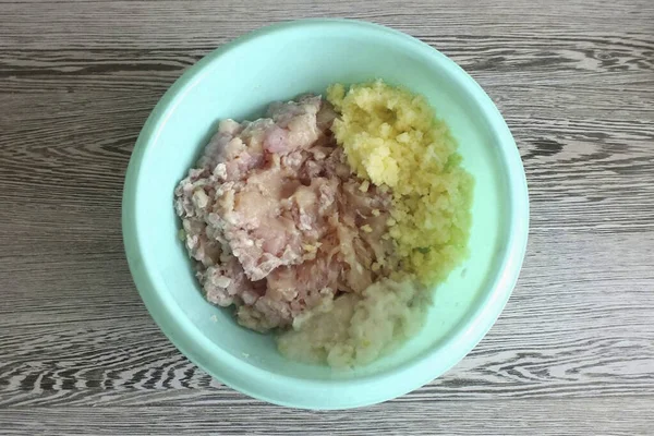 Prepare Carne Picada Para Bolinhos Moa Batatas Cebolas Através Moedor — Fotografia de Stock