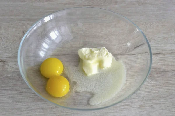 Combine Gemas Ovos Manteiga Amolecida — Fotografia de Stock