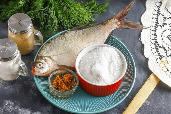 Bereiten Sie Alle Notwendigen Zutaten Für Das Kochen Brassen Salzofen — Stockfoto