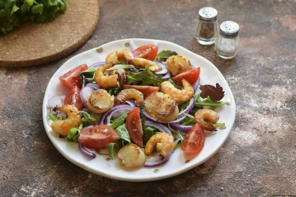 Lägg Alla Skaldjur Salladen Krydda Med Olja Och Citronsaft Tillsätt — Stockfoto