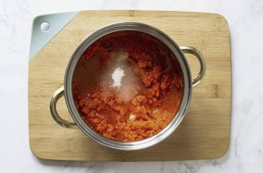 Add sugar and salt. Pour in vegetable oil. Simmer for 1.5 hours, stirring occasionally.