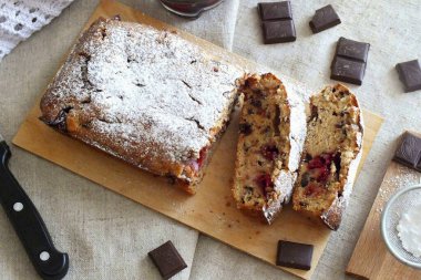 Blondie is a dessert of American cuisine. He is called the 