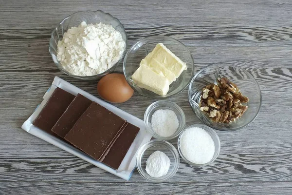 Bereiten Sie Alle Notwendigen Zutaten Für Die Herstellung Der Milchschokoladenkekse — Stockfoto