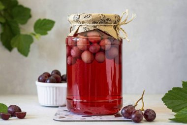 Üzüm kompostosu kışa hazır. Yaz mevsiminde, lezzetli bir üzüm kompostosu hazırlayabilirsin. Üzüm çeşitliliği içecekler için mükemmeldir çünkü hiç tohumu yoktur. Tarifimi not al.!