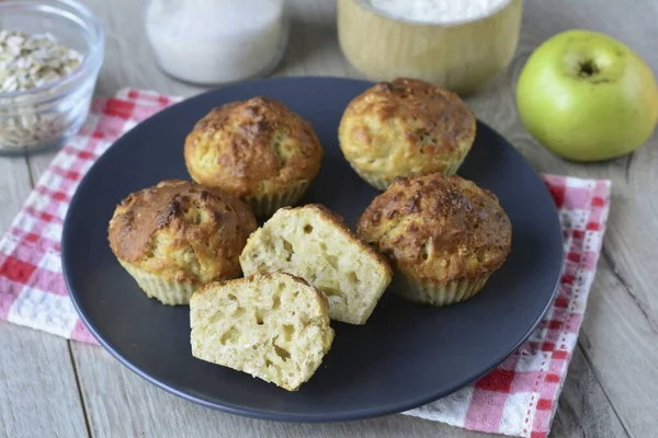 Tálaljon Kész Muffint Teával Vagy Kávéval Egészséges Ízletes Muffinok Zabliszttel — Stock Fotó