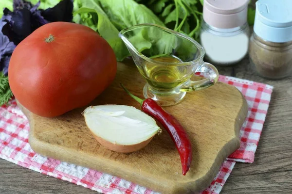 Bereiten Sie Alle Zutaten Für Die Zubereitung Des Würzigen Tomaten — Stockfoto