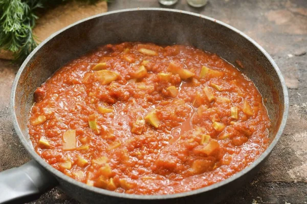 온도에서 동안매운 녹차를 끓인다 요리가 끝나면 주치니에 식초를 넣는다 — 스톡 사진