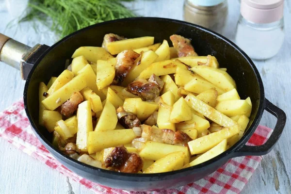 Fry Brisket Potatoes Minutes Stirring Occasionally Season Potatoes Salt Taste — Stock Photo, Image