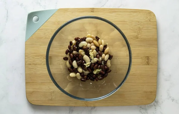 Combine Kind Beans Bowl Add Finely Chopped Garlic Season Lemon — Stock Photo, Image