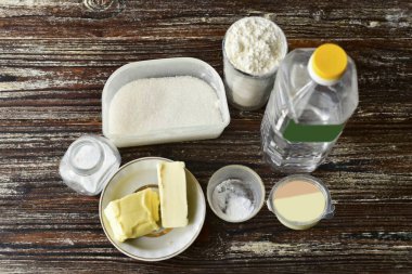 Vanilyalı Kurabiye yapmak için gerekli tüm malzemeleri hazırlayın..